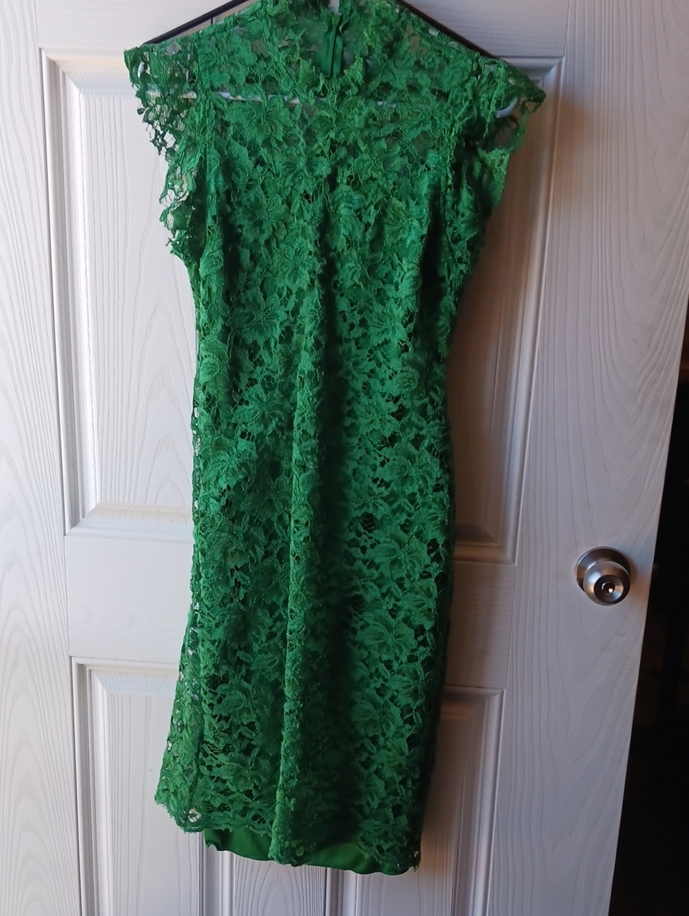 Green Lace Cap-Sleeve Sheath Dress
